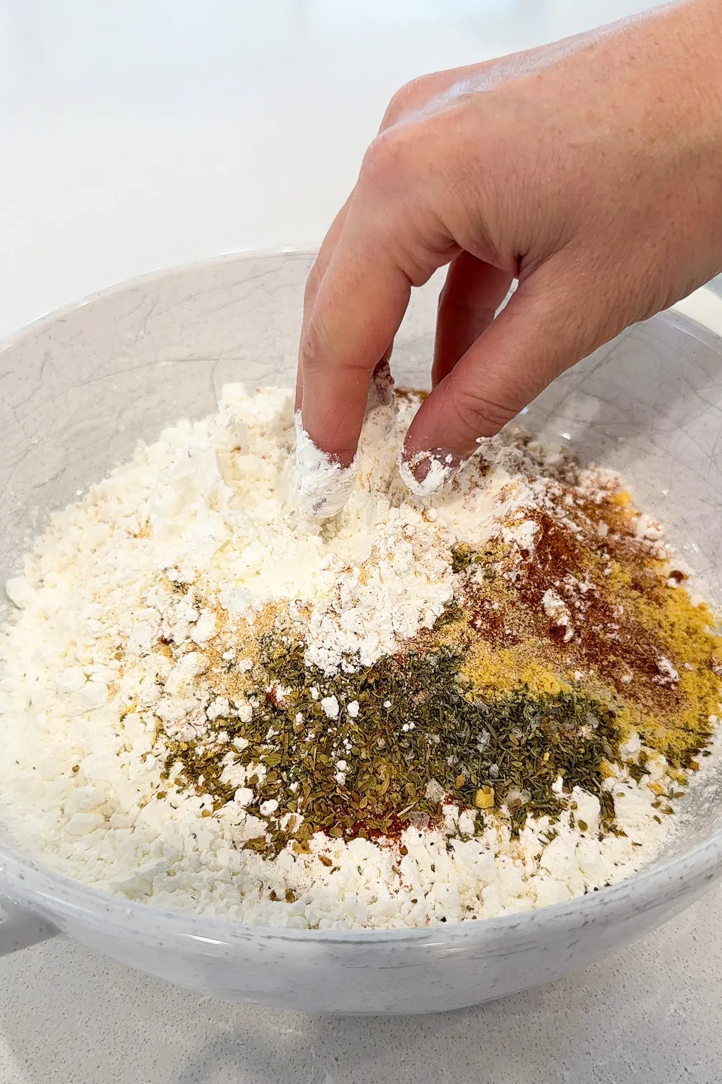 Dry spice and flour coating mixture for crispy fried chicken